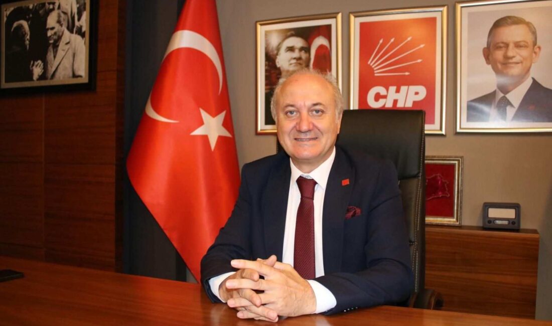 CHP Kocaeli İl Başkanı Erdem Arcan, bugün Sakarya Demokrasi Meydanı’nda