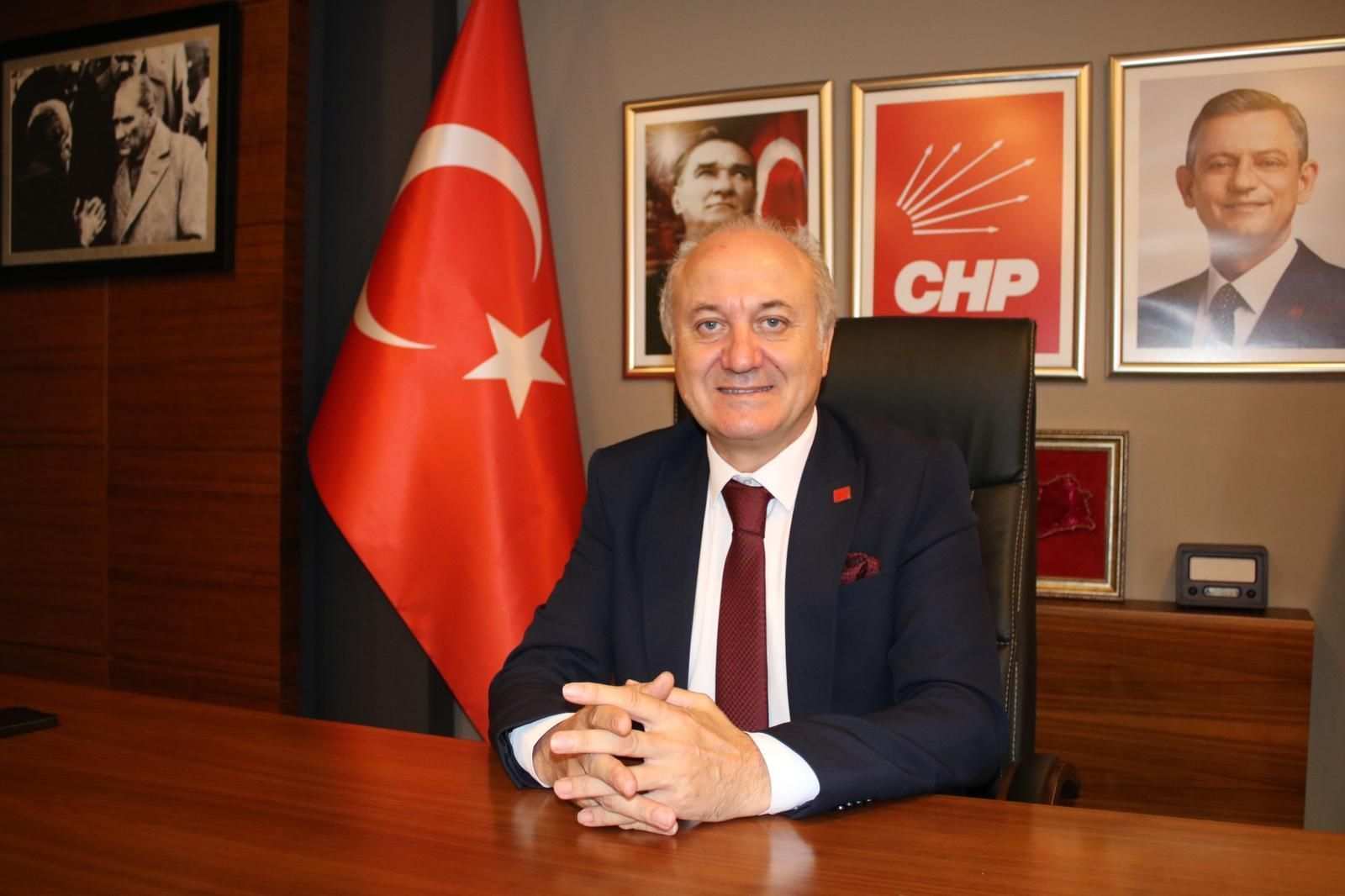 CHP Kocaeli İl Başkanı Erdem Arcan, bugün Sakarya Demokrasi Meydanı’nda