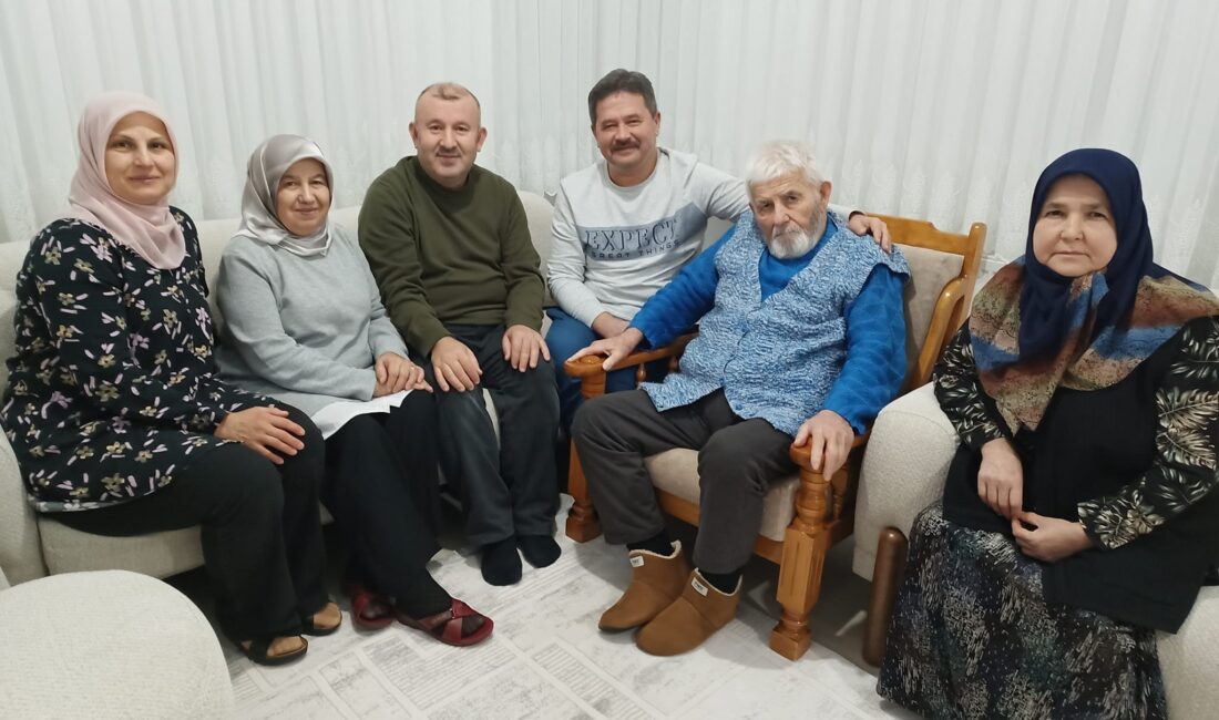 Kandıra’da “İğneci Mustafa” olarak tanınan emekli sağlık çalışanı Mustafa Okyar