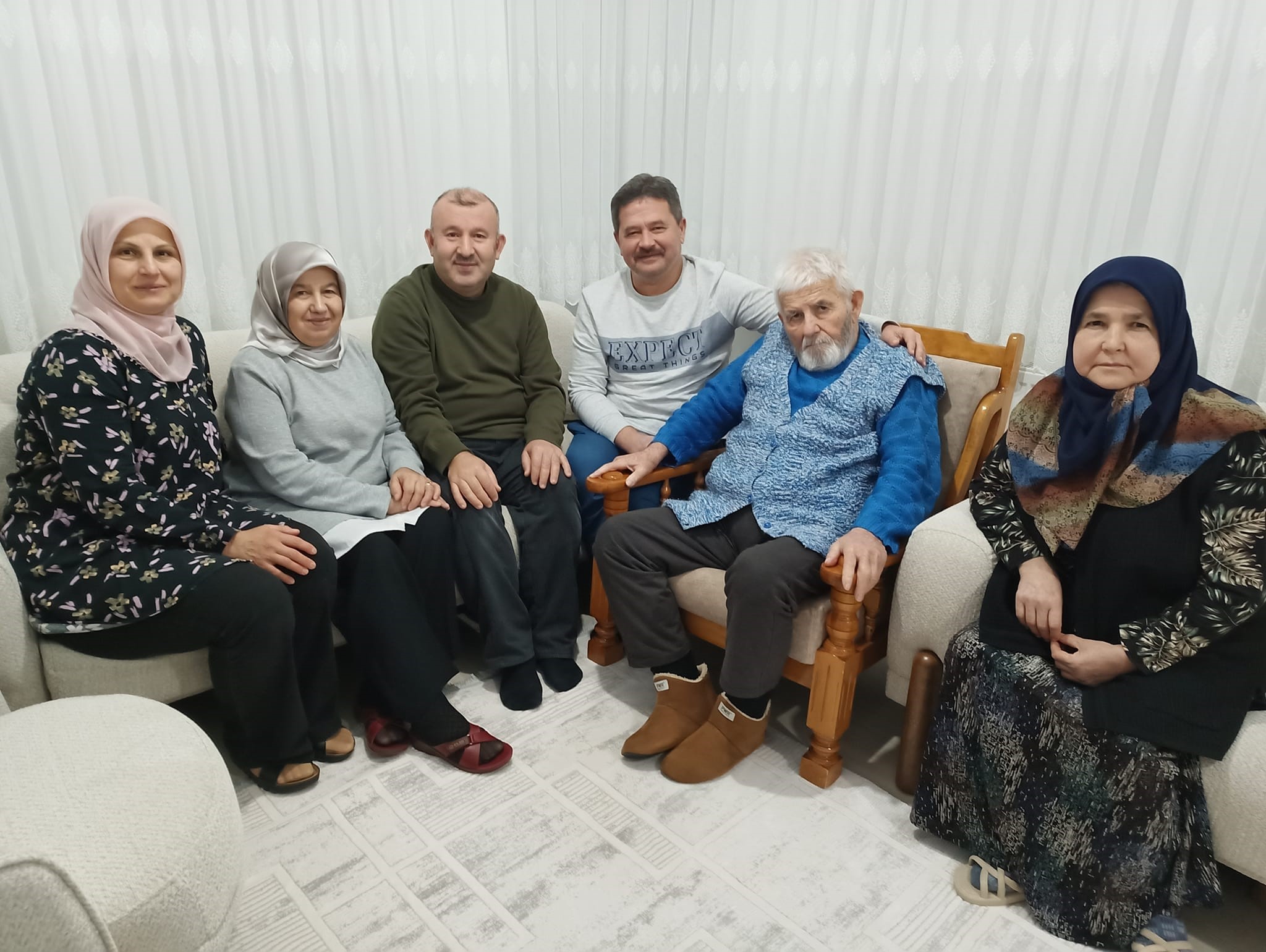 Kandıra’da “İğneci Mustafa” olarak tanınan emekli sağlık çalışanı Mustafa Okyar