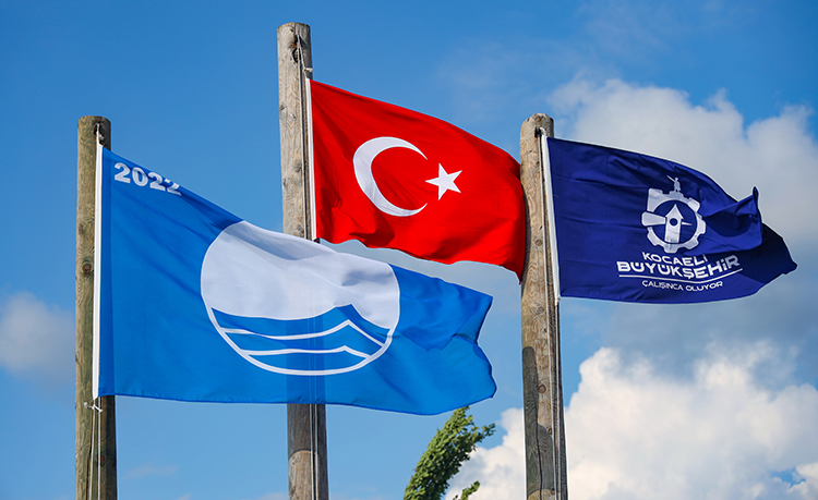 Kandıra, temiz ve güvenli plajlarıyla yaz sezonunda tatilcilerin gözdesi oluyor.