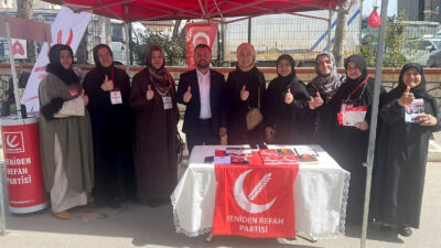 Yeniden Refah Partisi Kandıra İlçe Kadın Kolları, çarşamba pazarında stant
