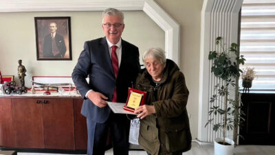 Kütüphane Haftası kapsamında, en çok kitap okuyan öğrenciler ve yetişkinler