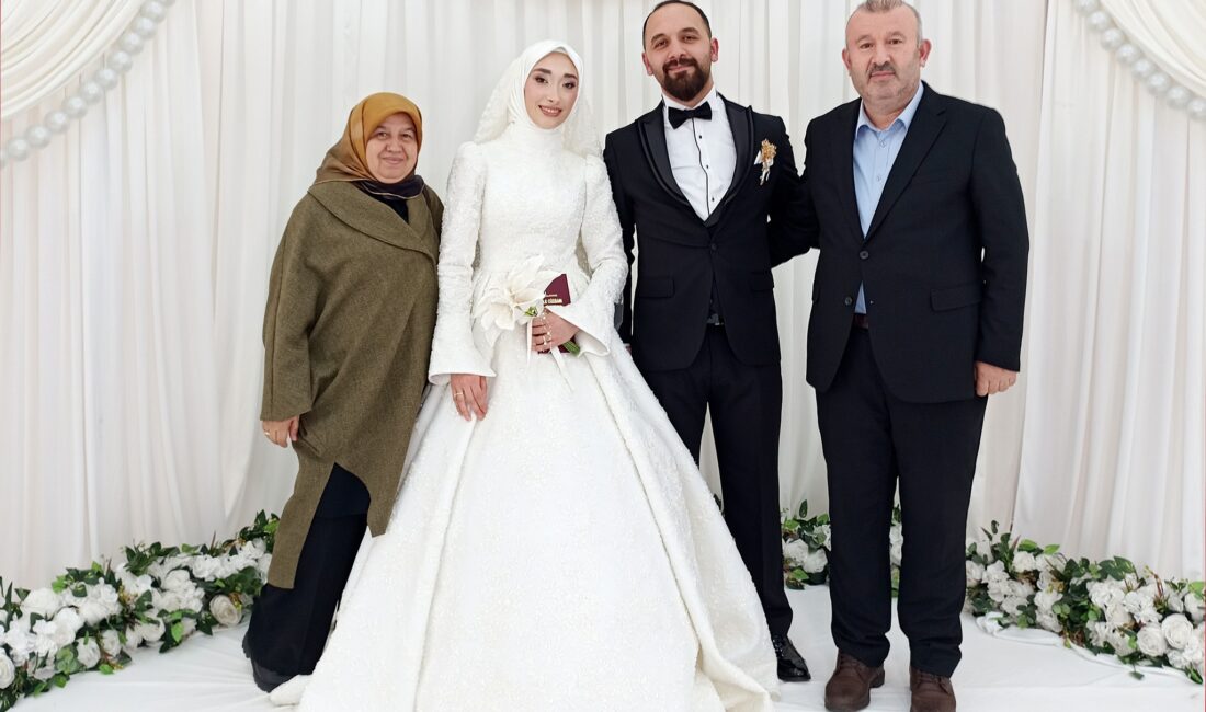 Kandıra esnaflarından Sezgin ve Ömüriye Şenol’un kızı Merve ile Furkan