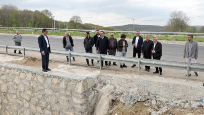 Kandıra–İzmit yolu üzerindeki ulaşım sorunları, muhtarların katılımıyla Karayolları ve Kocaeli