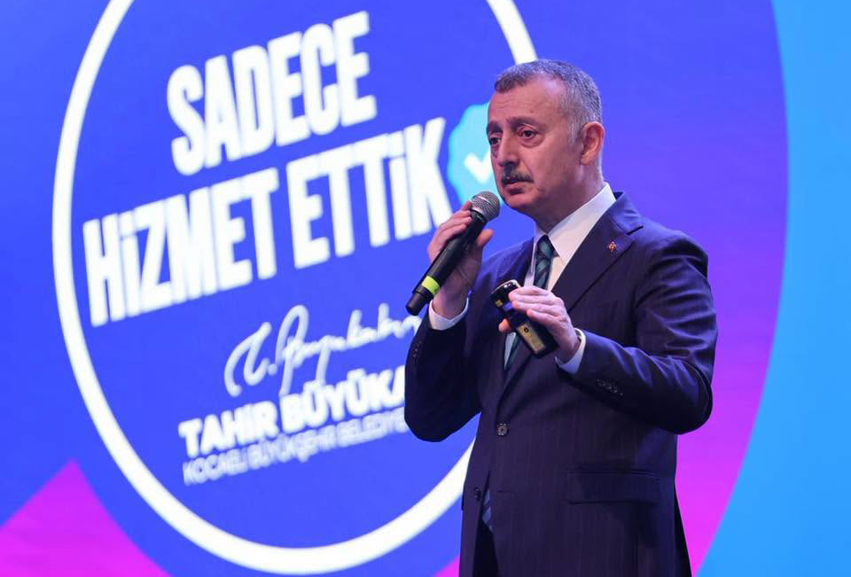 Tahir Büyükakın, Kocaeli Kongre Merkezi’nde düzenlenen toplantıda iki yıllık çalışmalarını