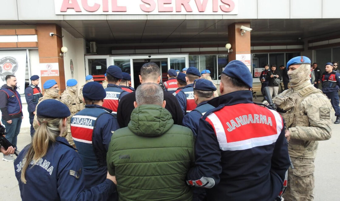 Kandıra Cumhuriyet Başsavcılığı’nın yürüttüğü soruşturma kapsamında, aralarında kamu görevlilerinin de