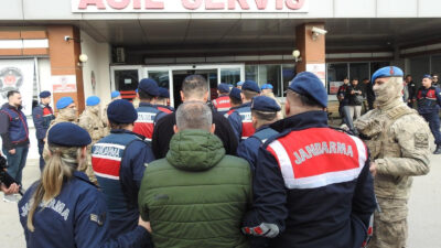 Kandıra Cumhuriyet Başsavcılığı’nın yürüttüğü soruşturma kapsamında, aralarında kamu görevlilerinin de