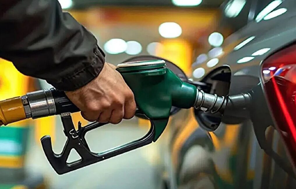 Benzin ve motorine yapılması planlanan zamlar son anda iptal edildi.