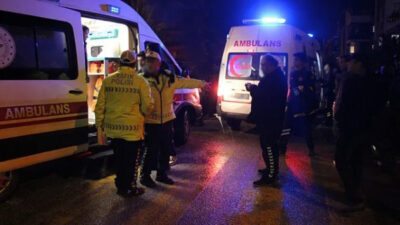 Kandıra Işıklar mevkiinde iki hafif ticari aracın çarpışması sonucu 4