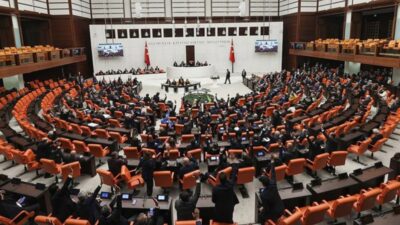 TBMM Komisyonu, kadınların doğum iznini 16 haftadan 24 haftaya çıkaran