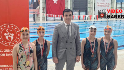 
Kandıra’da 23 Nisan kutlamaları yüzme yarışlarıyla başladı. Kandıra Yarı Olimpik