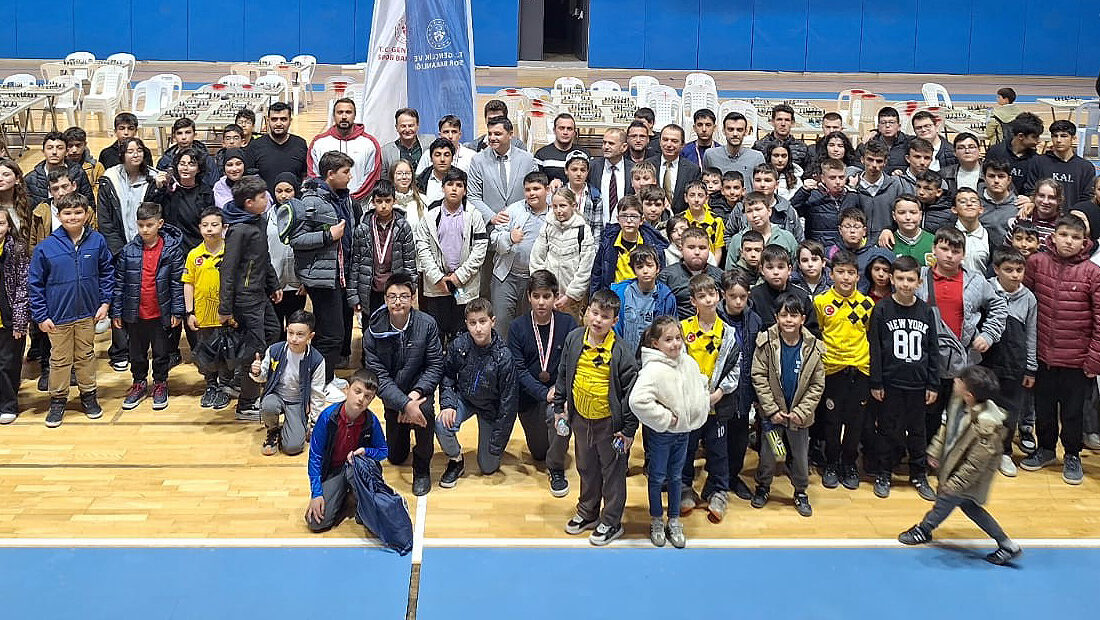 Kandıra Okul Sporları Satranç İlçe Birinciliği yarışmaları tamamlandı. Dereceye giren