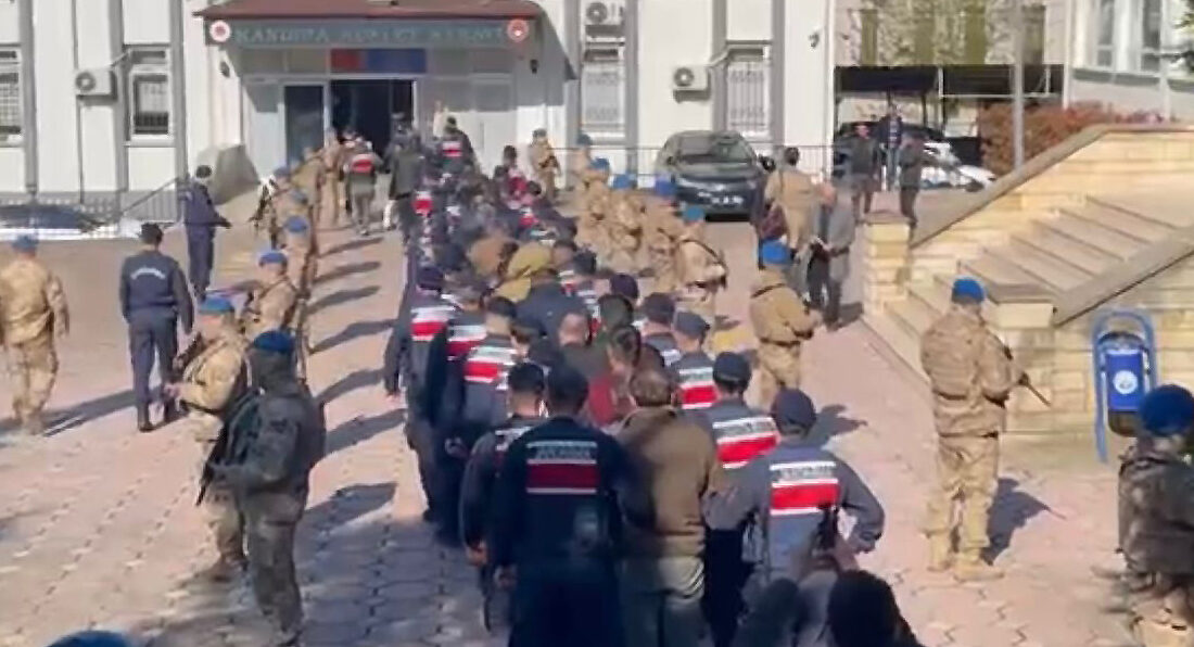 Kandıra Cumhuriyet Başsavcılığı tarafından yürütülen soruşturmada, şüphelilere ait banka hesapları,