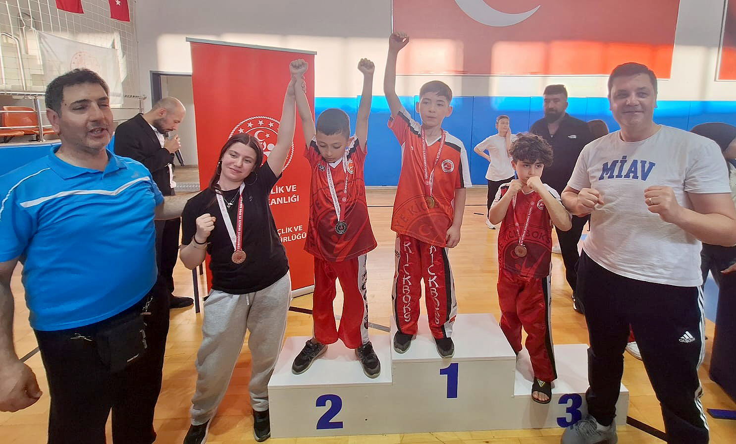 Kocaeli’de düzenlenen 23 Nisan TBMM Kupası Kick Boks Turnuvası’nda 300