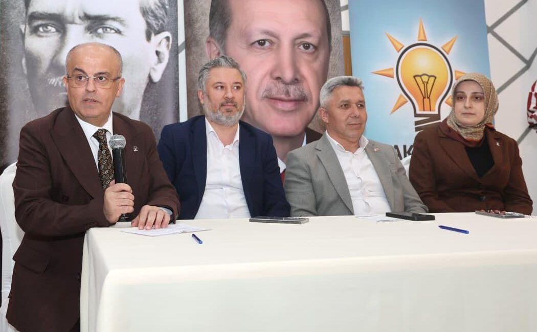 AK Parti Kandıra İlçe Danışma Meclisi Toplantısı geniş katılımla gerçekleştirildi.