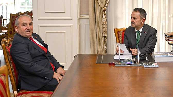 Kandıra Muhtarlar Derneği Başkanı Yüksel Horos, Vali İlhami Aktaş’a dernek