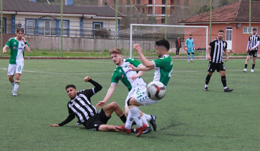Amatör Süper Lig Play-Off mücadelesinde Alikahya Belediyespor, deplasmanda Kandıra GB