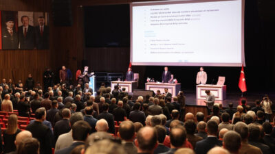 Kocaeli Büyükşehir Belediye Meclisi’nde okul saldırıları unutulmadı, hayatını kaybedenler için