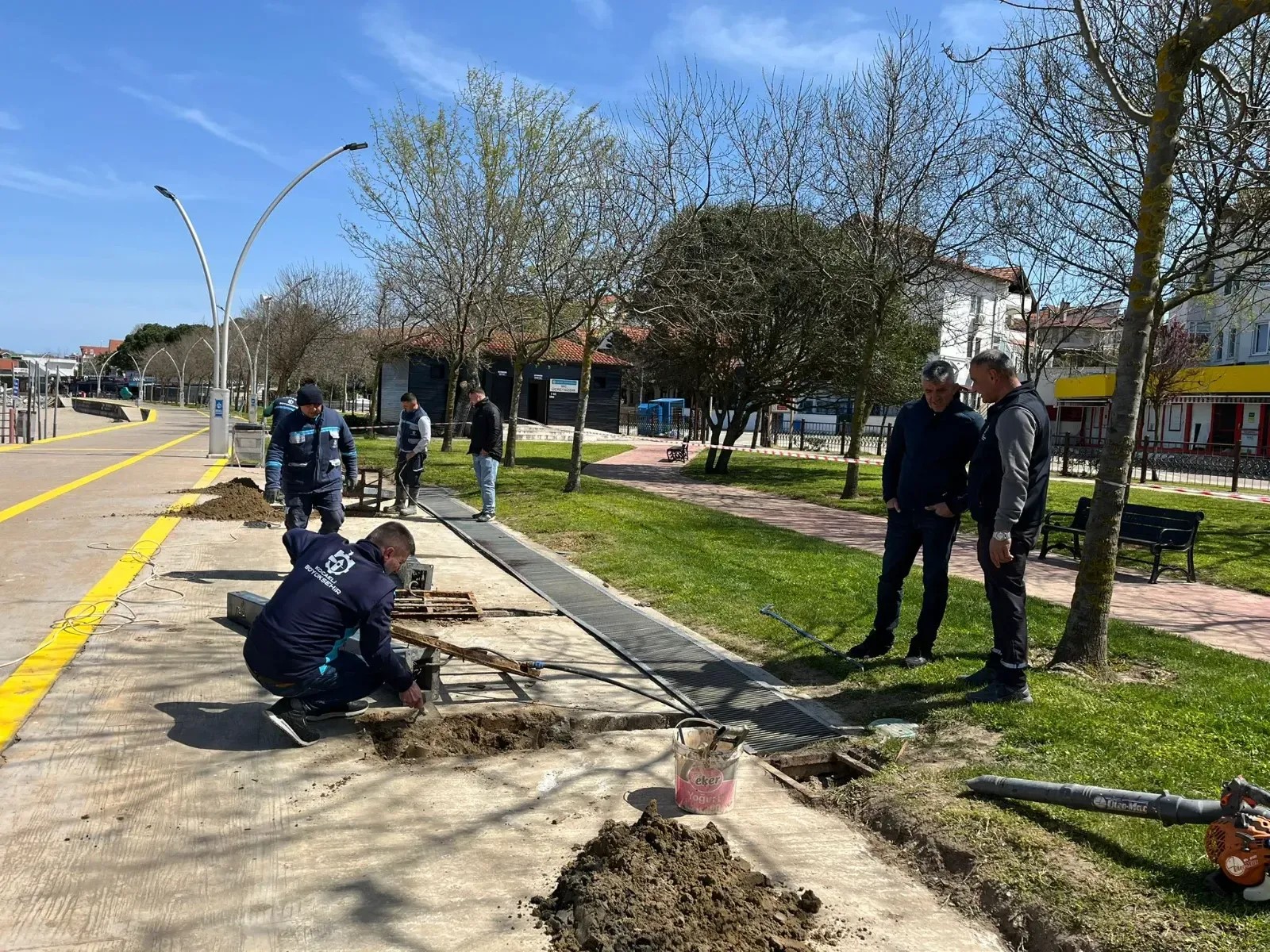Kandıra sahillerinde yaz sezonu öncesi hazırlıklar hız kazandı. Büyükşehir ekipleri,