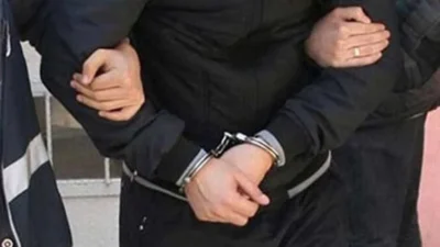 Kandıra’da rüşvet soruşturmasında firari şüpheli F.B. jandarmaya giderek teslim oldu.