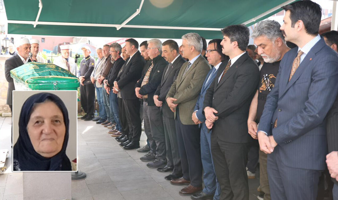 Kandıra Kaymakamı Ömer Lütfi Yaran’ın annesi Lütfiye Yaran’ın cenazesi için