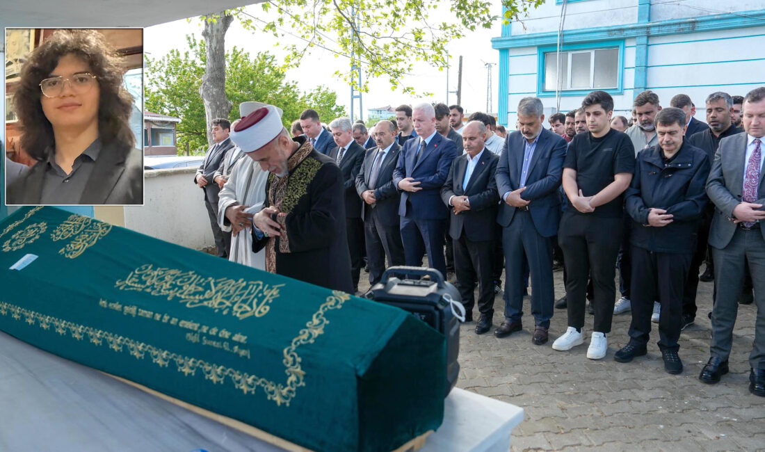 Emir Uğur Erkal, İstanbul Silivri Büyükçavuşlu’da kılınan cenaze namazının ardından