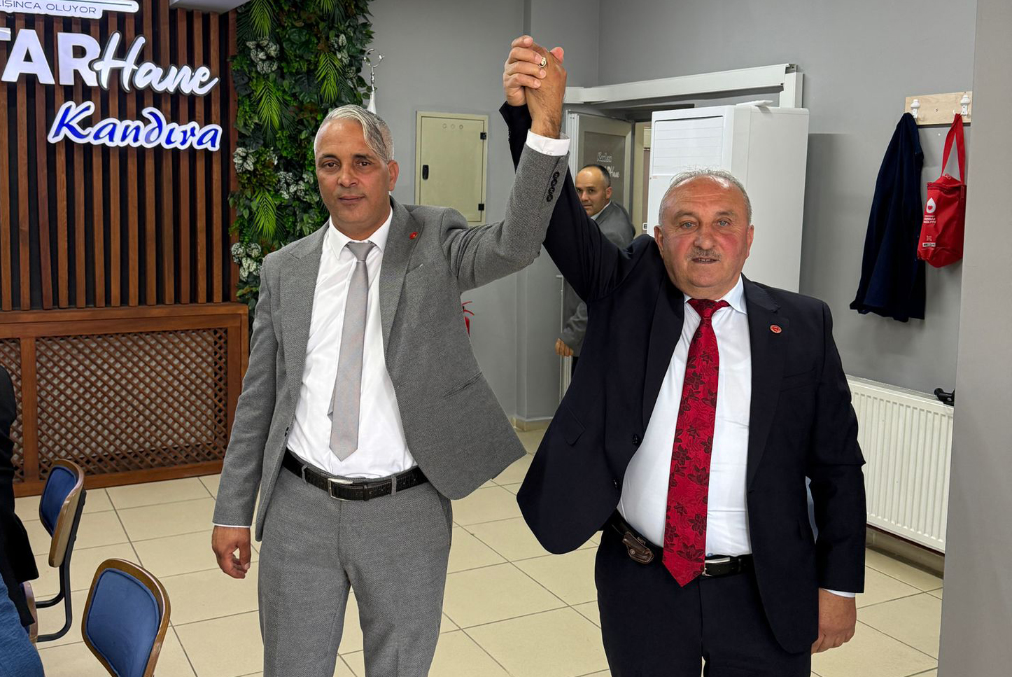Kandıra Muhtarlar Derneği kongresinde Ballar Mahalle Muhtarı Yüksel Horoz yeniden