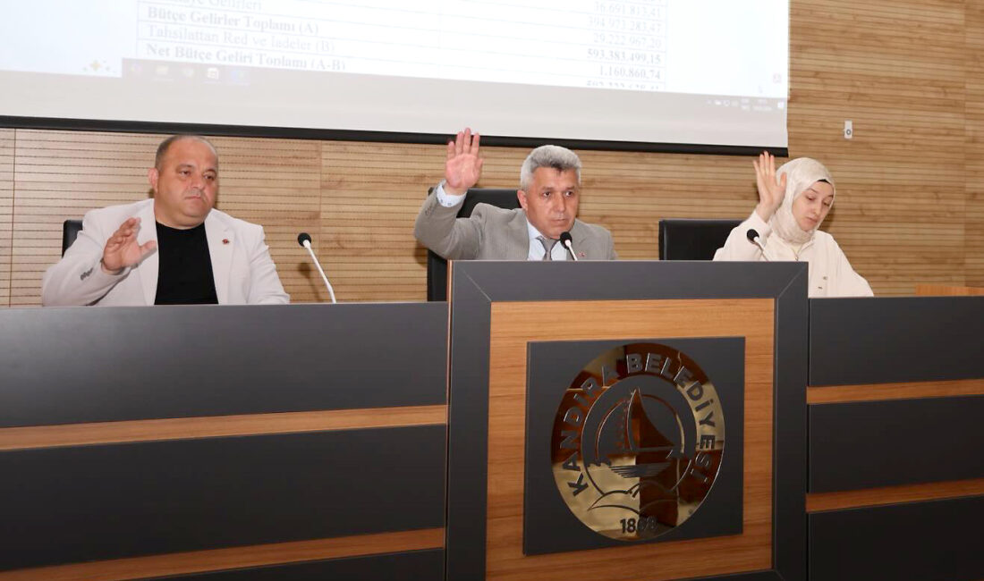 CHP’li Kandıra Belediye Meclis Üyesi Sabahattin Güngör, olağanüstü toplanan belediye