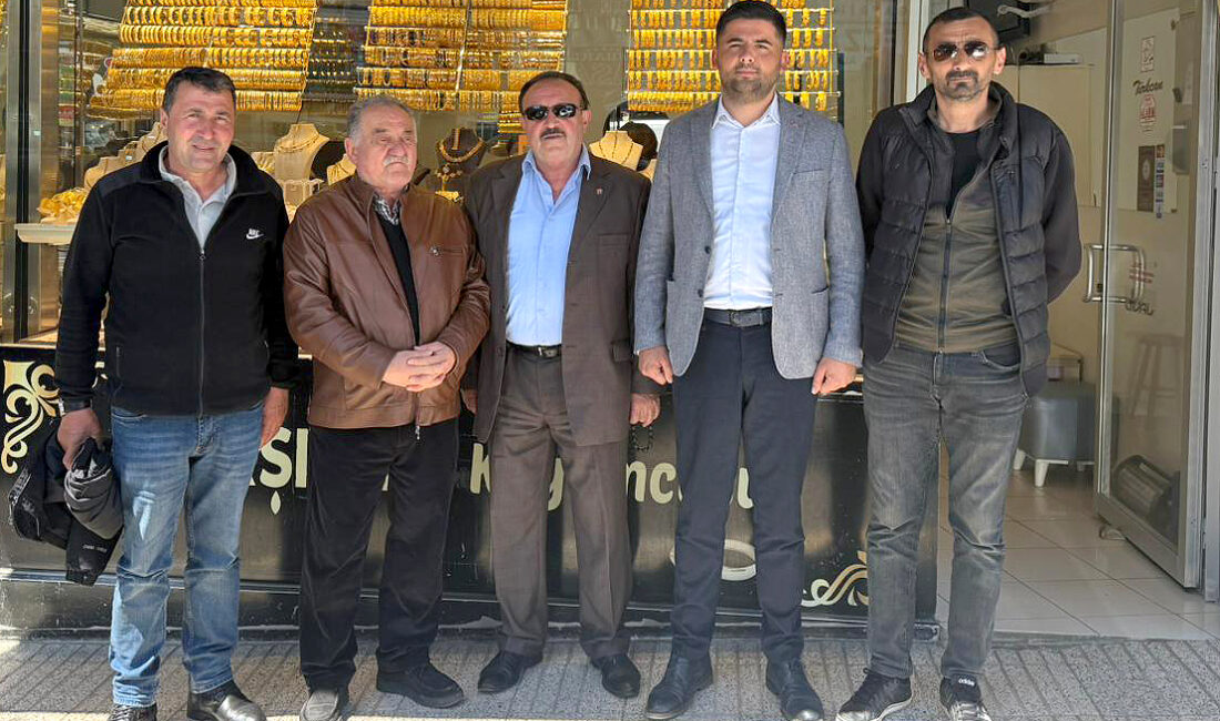 MHP Kandıra İlçe Başkanı Güngör Gödek ve teşkilat yöneticileri, geçmiş