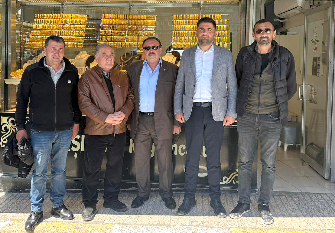 MHP Kandıra İlçe Başkanı Güngör Gödek ve teşkilat yöneticileri, geçmiş