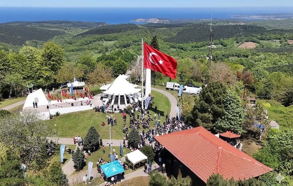 Kandıra Baba Tepesi’nde, Akçakoca Bey ve silah arkadaşları için 13