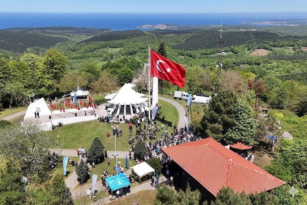 Kandıra Baba Tepesi’nde, Akçakoca Bey ve silah arkadaşları için 13