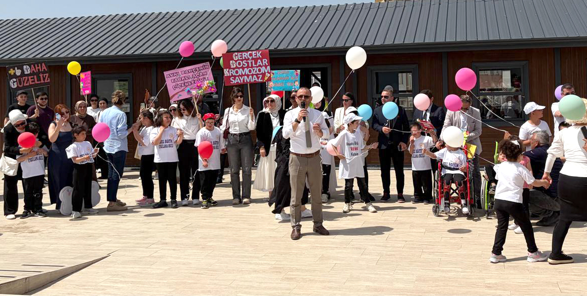 Kandıra Özel Eğitim Uygulama Okulu öncülüğünde Engelliler Haftası kapsamında düzenlenen