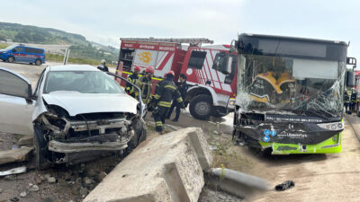 Kandıra–İzmit yolu Karga Köy Kavşağı mevkiinde meydana gelen trafik kazasında
