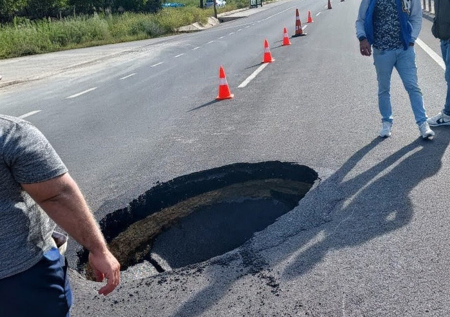 Kandıra-İzmit arasında kısa süre önce hizmete açılan dubla yolda meydana