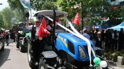 Dünya Çiftçiler Günü kapsamında İzmit’te çiftçilerin katılımıyla traktör konvoyu ve