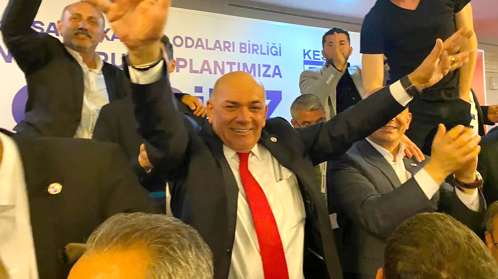 KESOB Genel Kurulu’nda Kadir Durmuş, rakibi Faruk Demir’i 6 oy