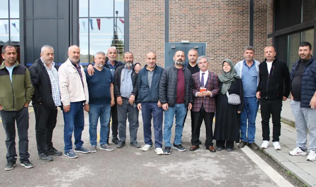 Kocaeli Büyükşehir Belediye Meclisi sonrası Başkan Tahir Büyükakın ile görüşen
