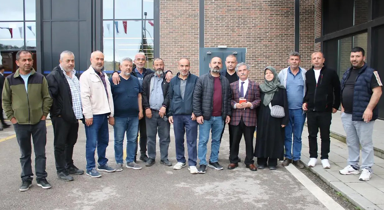 Kocaeli Büyükşehir Belediye Meclisi sonrası Başkan Tahir Büyükakın ile görüşen
