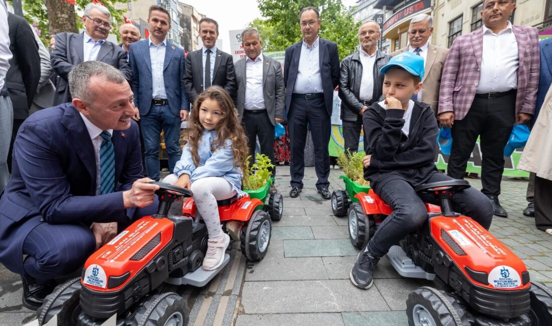 Kocaeli’de Dünya Çiftçiler Günü, yüzlerce çiftçinin katıldığı traktör konvoyu ve