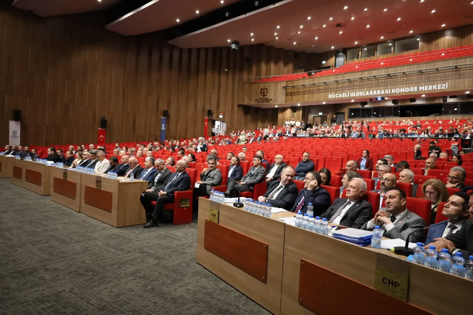 Kocaeli Büyükşehir Belediyesi meclisinde alınan kararla toplu ulaşım, tramvay, taksi