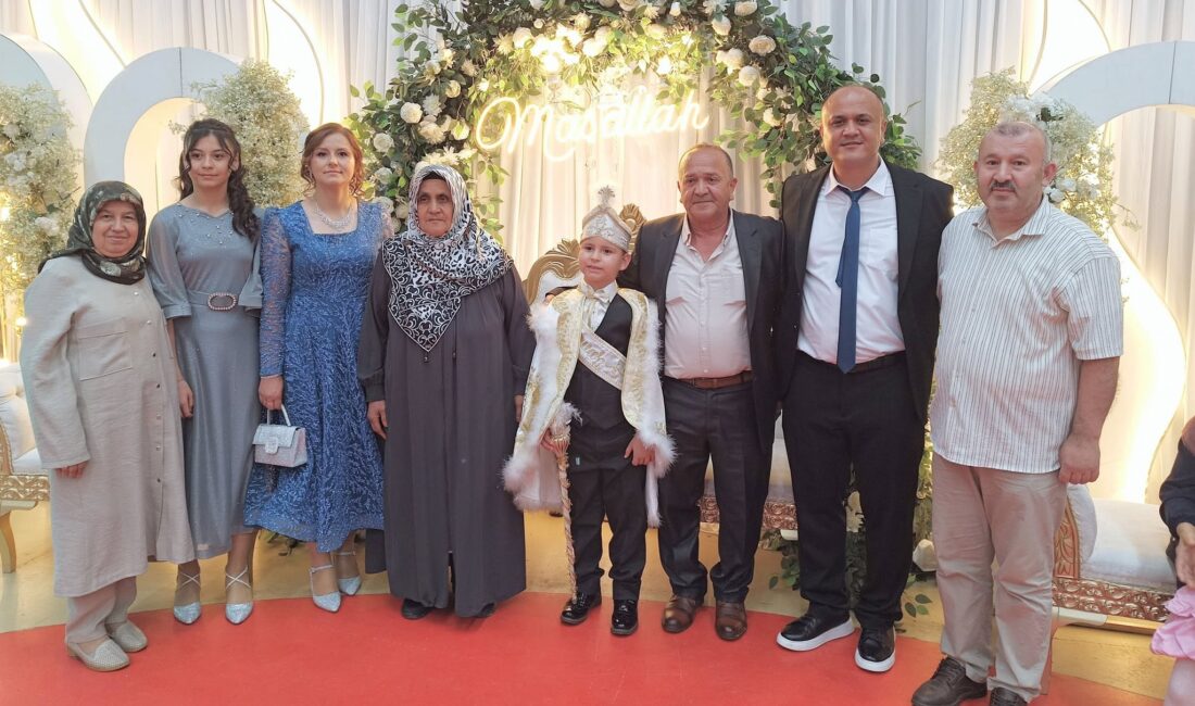 Kandıra Turan Güneş Kültür Merkezi’nde düzenlenen sünnet cemiyetinde Egemen Çakan’ın