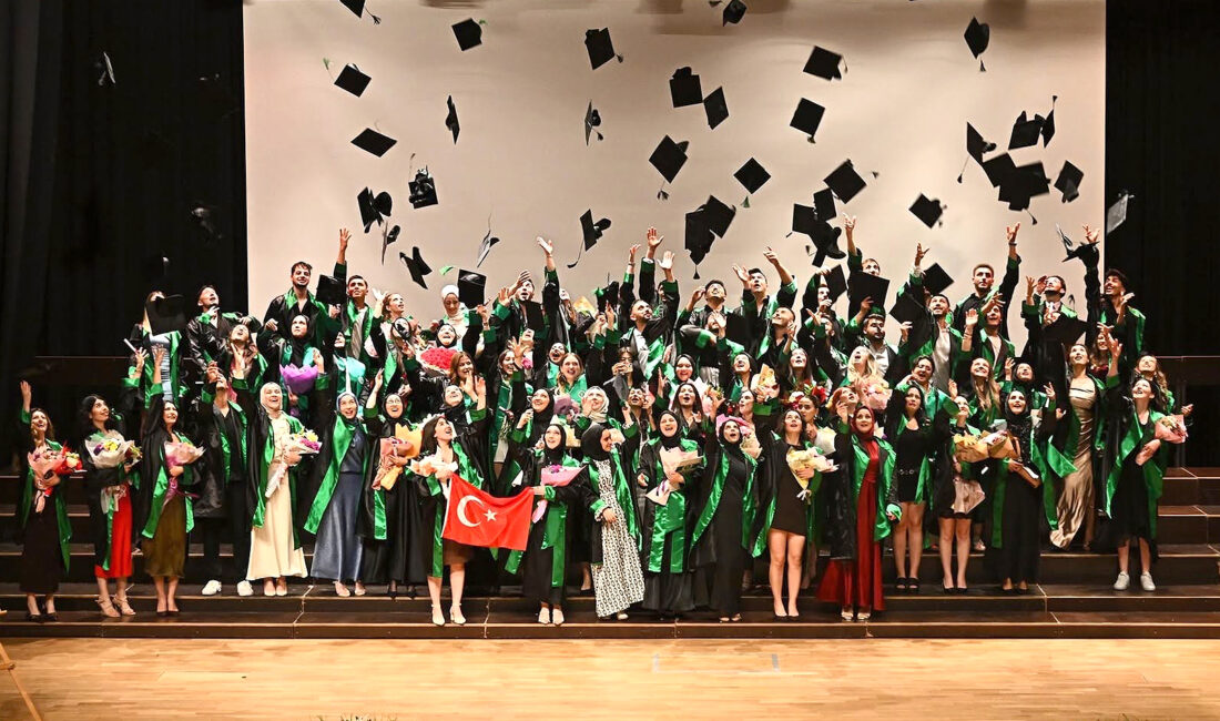 Kocaeli Üniversitesi Kandıra Meslek Yüksekokulu öğrencileri, 2025-2026 Akademik Yılı mezuniyet