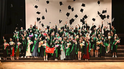 Kocaeli Üniversitesi Kandıra Meslek Yüksekokulu öğrencileri, 2025-2026 Akademik Yılı mezuniyet