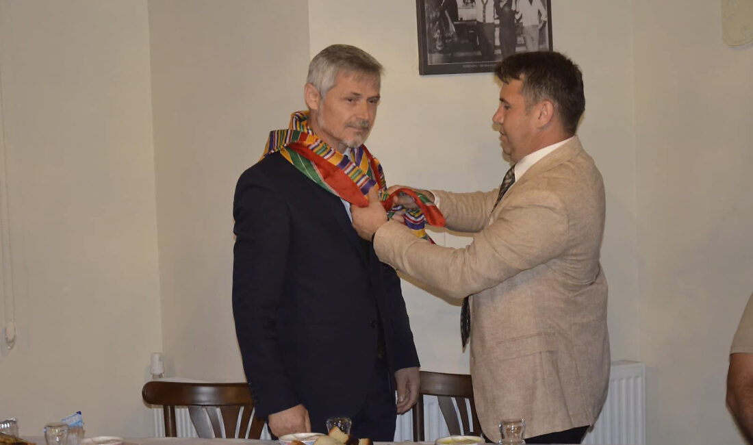 Kocaeli Manav Kültürü Dernekleri Federasyonu’nda başkanlık görevini Şükrü Başaran’dan Kandıralı