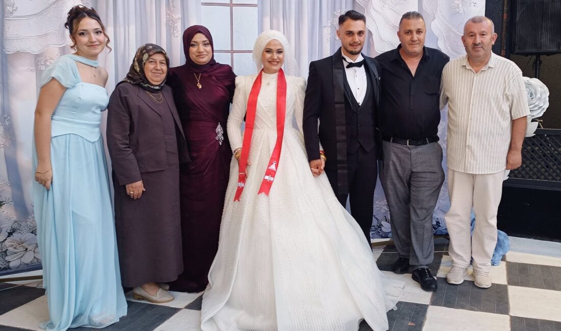 Kandıra’nın sevilen isimlerinden Adnan Yaşar, kızı Yaren Yaşar’ı düzenlenen görkemli