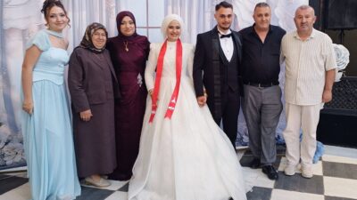 Kandıra’nın sevilen isimlerinden Adnan Yaşar, kızı Yaren Yaşar’ı düzenlenen görkemli