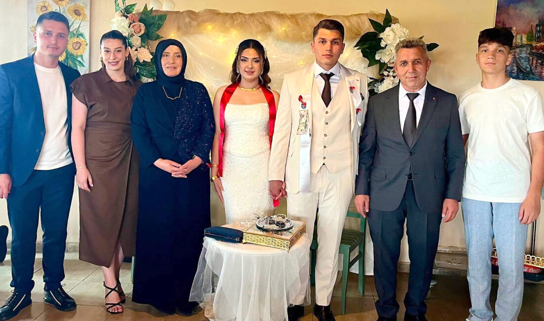 Kandıra Belediye Başkanı Erol Ölmez, oğlu Enes Ölmez’in nişan törenini