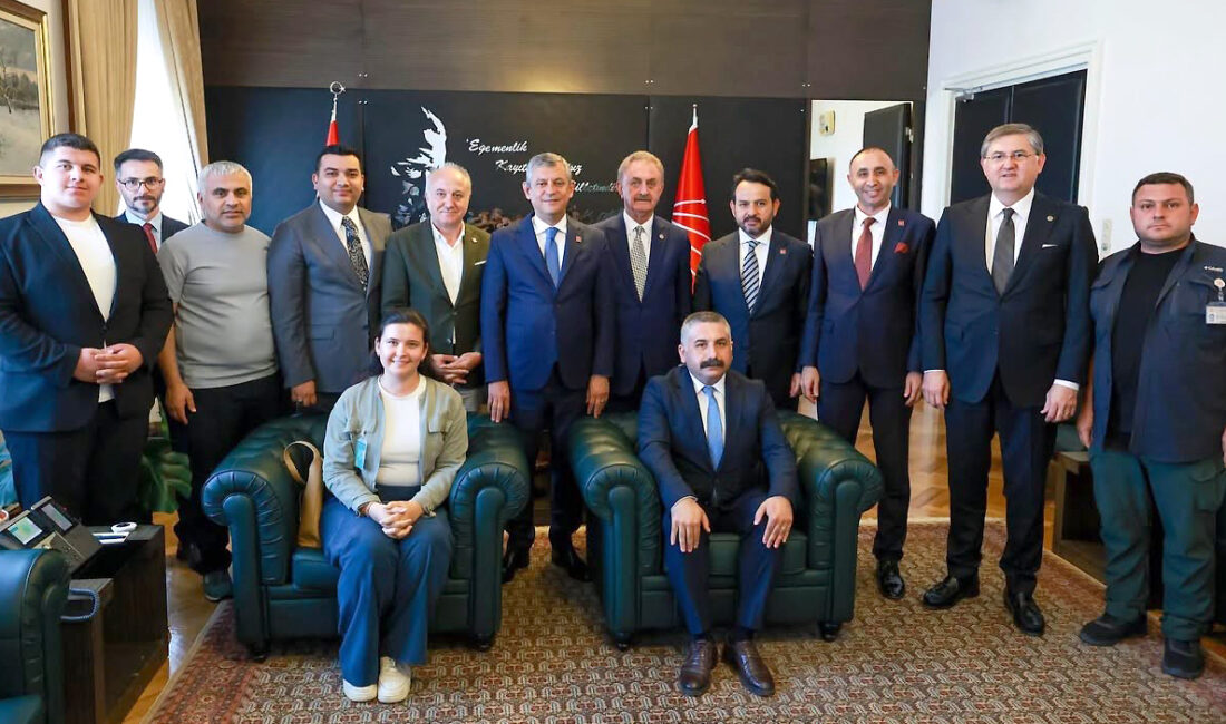 CHP Kocaeli heyeti TBMM’de Genel Başkan Özgür Özel’i ziyaret ederek